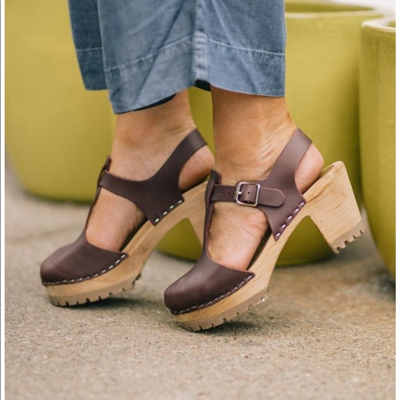 mia madeline clog